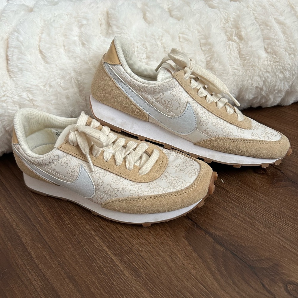 Nike Floral 6.5